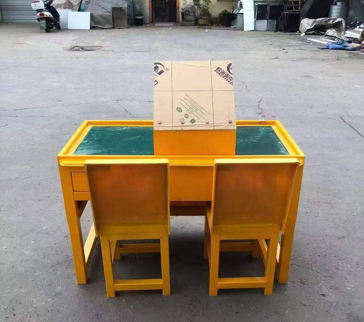 天门防静电导通桌井下煤矿火工品发放桌：危险品流转的安全守护者